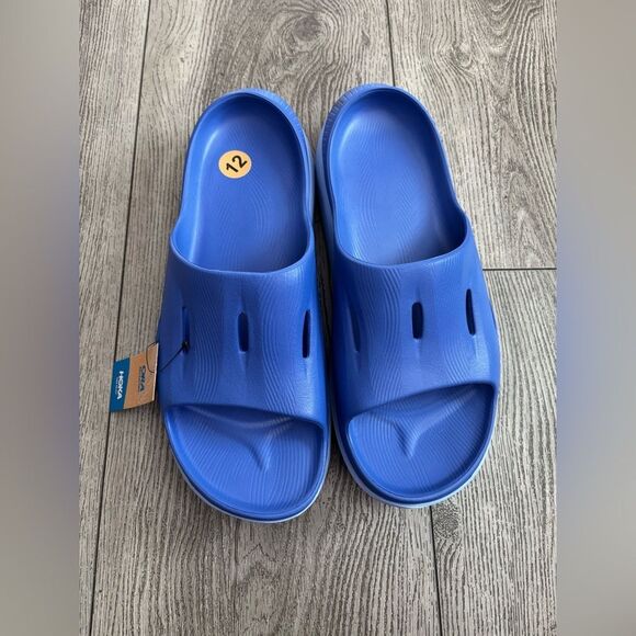 Hoka slides in a beautiful blue color. Ideal for post-activity comfort. - Picture 1 of 6
